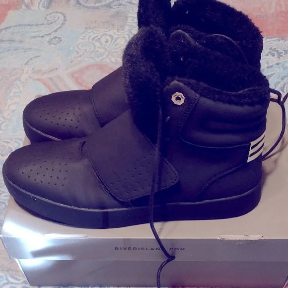 River island faux fur store lined boots